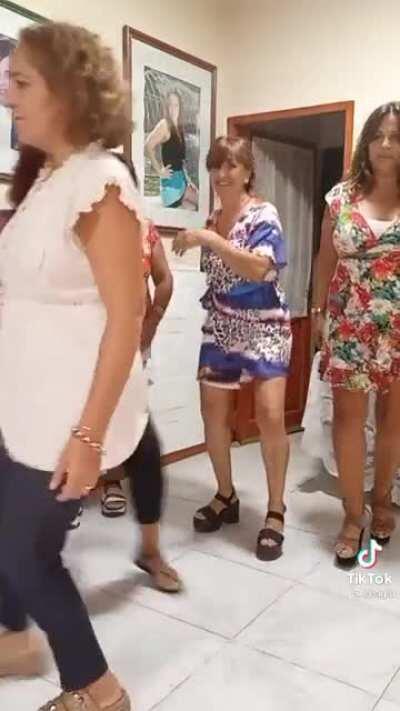 Me and my girles in the jungle at 0:30 🤪🥂