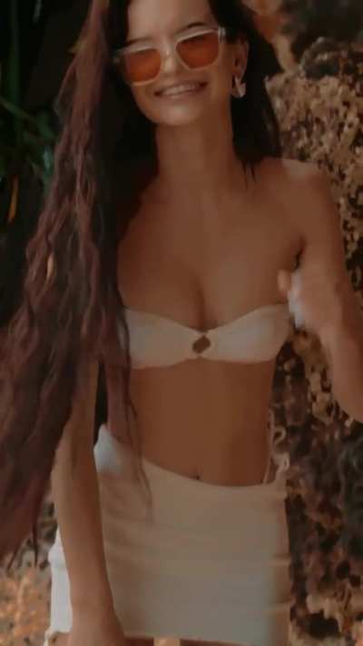 Beach nymph Nadine 🧜🏻‍♀️