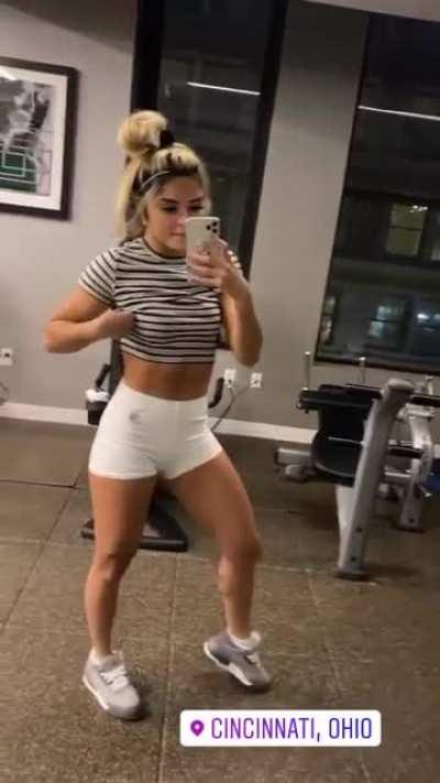 Taynara conti