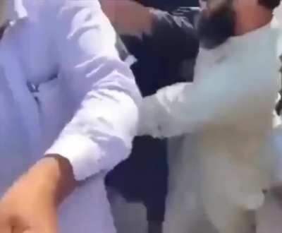 Karnı acıktığı için israil bayrağı yiyen müminler. Dualarımız sizinle. 