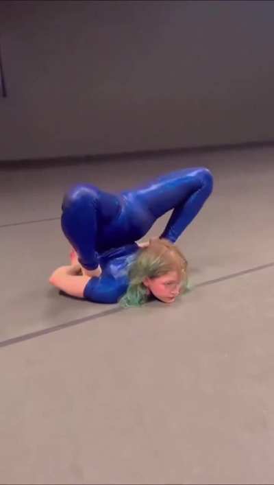 Contortionist Emilie Burns