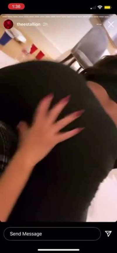 Imagine that on your COCK! dear lord🥵🍑