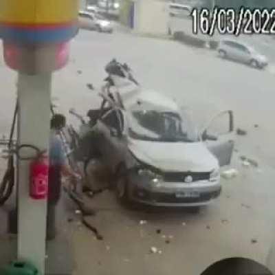 Car blows up while being refilled with liquified natural gas. Everyone is OK.