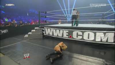 Kelly Kelly hurts her Boobs