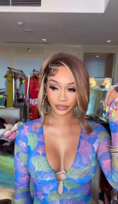 I would nut all over her face and titties💦