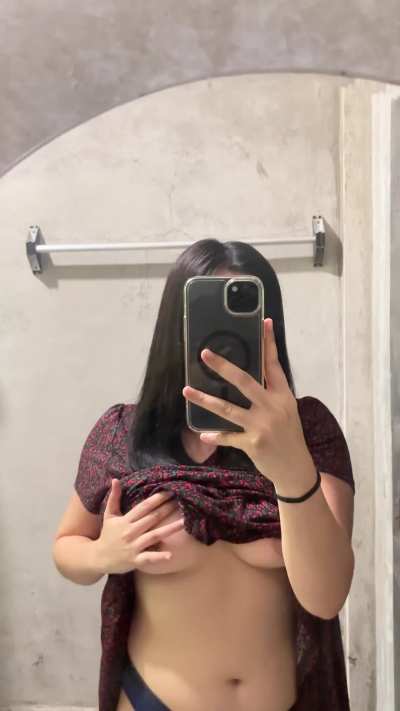 Just your province girlyy showing off her boobies ✨😚