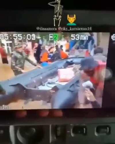 Ketimpa perahu karet