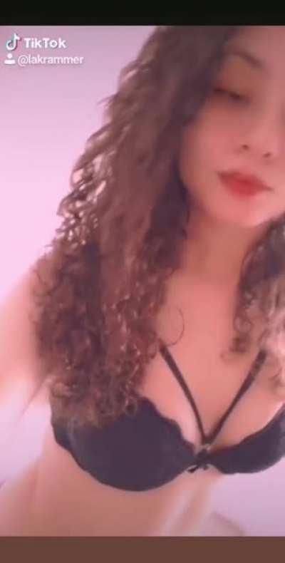 Sara Krammer, lakrammer in instagram. Peruana chula.