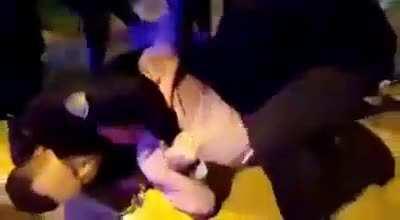 Bardo misionero a la salida del boliche: 