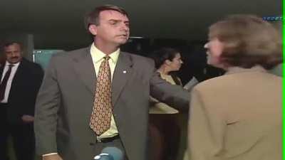 Reza-se a lenda,que ela está dizendo 