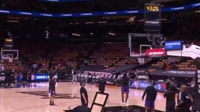 [Highlight] DeAndre Ayton Hits Pregame Underhanded Halfcourt 3