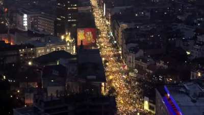 Breathtaking video: 800.000+ people are on the streets of Belgrade (Serbia) - protest against corruption