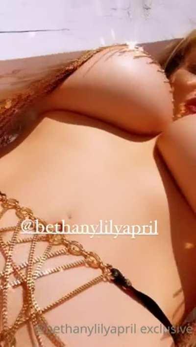 B3th lily nud3s collection link in comments