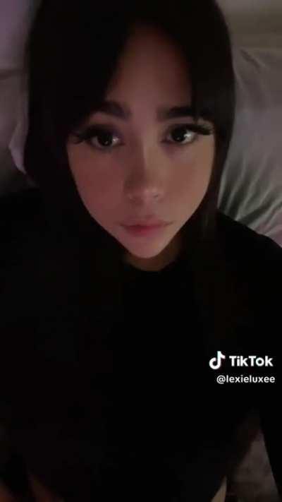 Her eyes 😍🤤 I NEED her OF. Someone find out