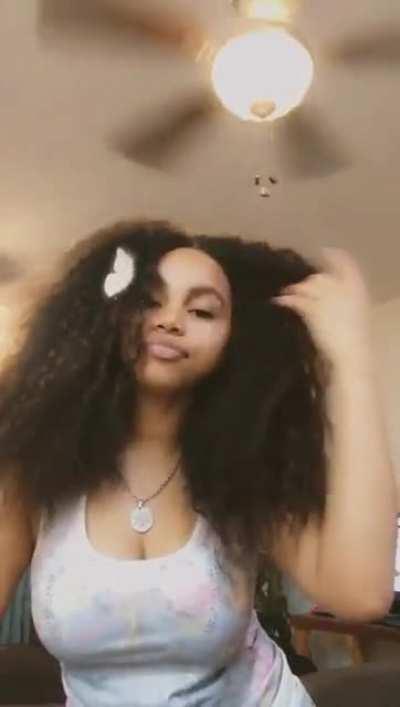 She has nice Dick sucking Lips 👅