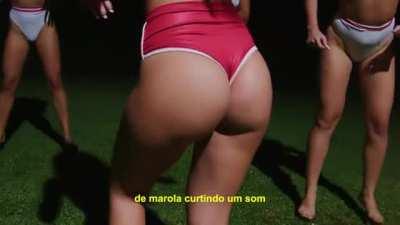 Tilia Fialho (Cortes do clipe Mete Dança)