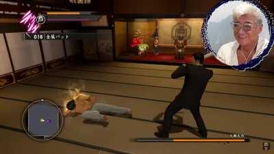 Kuze beating up Kuze using a bat