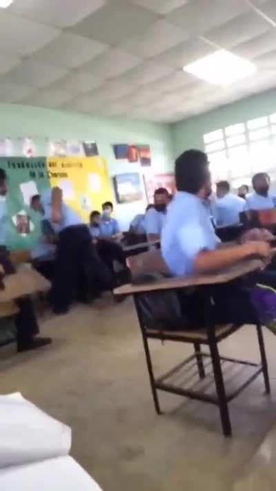 El que salio corriendo se cago todo XD