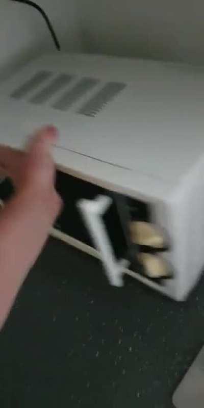 My gf insists on keeping the microwave like it is at the beginning of the vid. Is it not ALOT more conveninent to rotate it like i do??