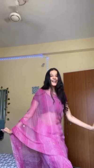 Ye pakka kuch galat kaam karti hai. Iska account phirse delete kar diya insta ne ?