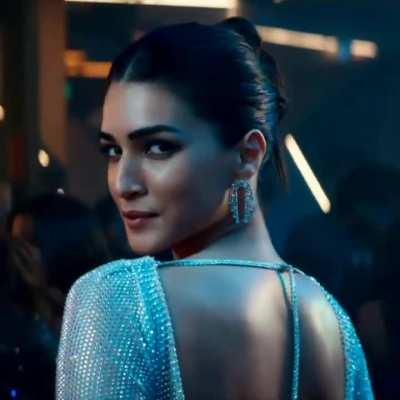 Kriti Sanon's Face makes me 😵‍💫
