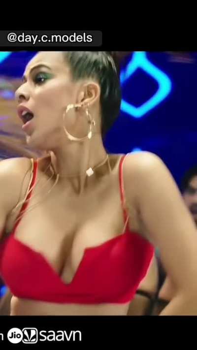1 minute of Nia Sharma randi. Boobs navel. She dance like a proper whore