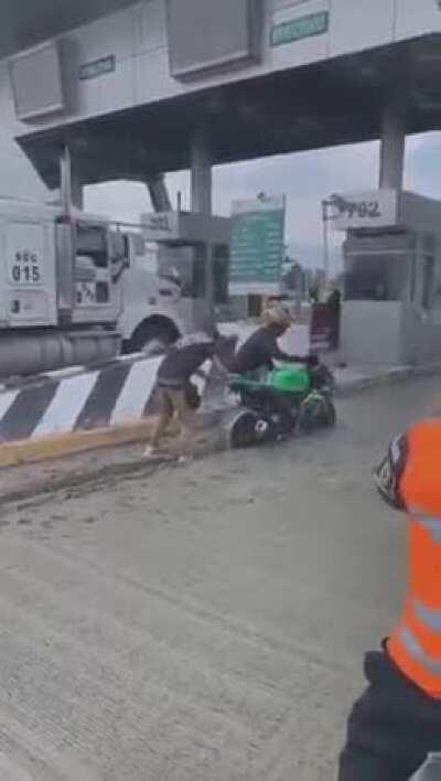 WCGW trying to save some cents by avoiding the toll...