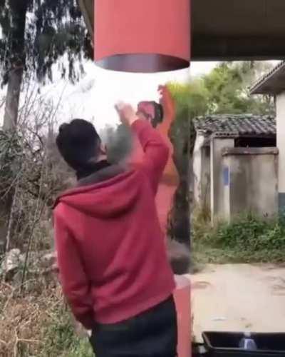 painting this dancing lady on a column....