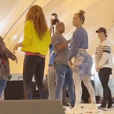 I would love to see Shakira And Jennifer Lopez go to town on each other. These two sexy latina MILFs would look so hot together.