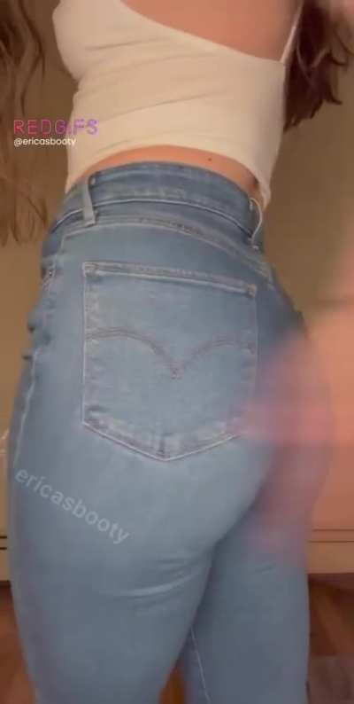 love tight levi’s💜