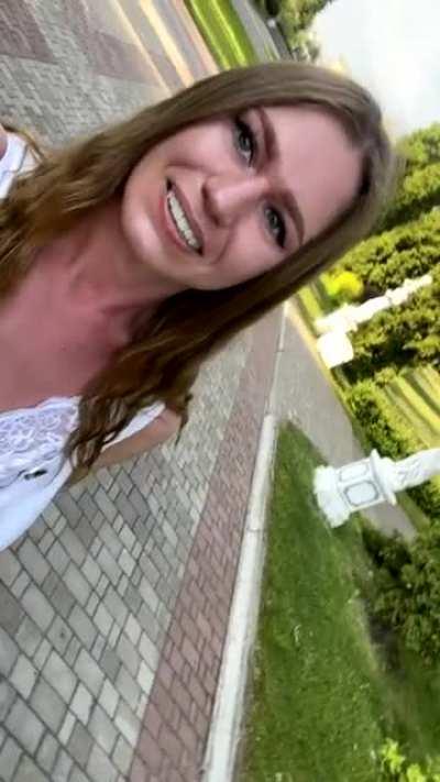 Flashing pussy to the fullest 🔥 😅