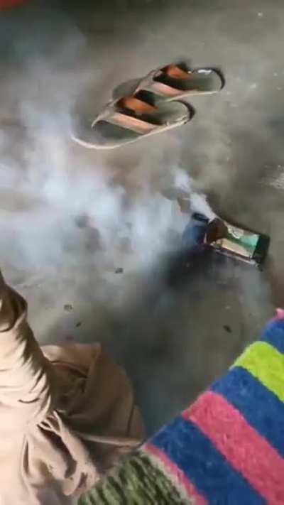 Snapping a iPhone in half while it’s on