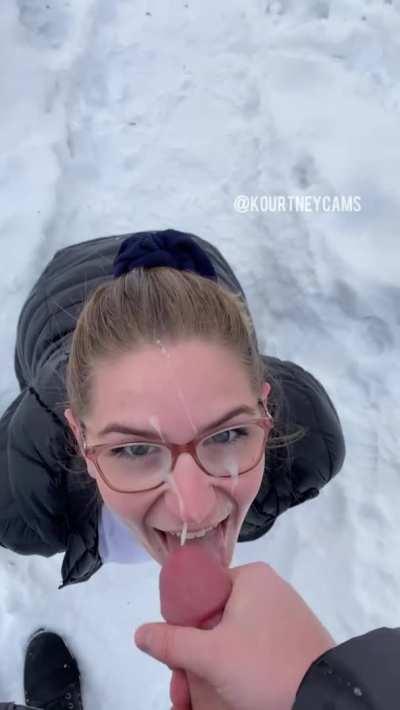 I LOVE getting my face covered in cum, especially in public 🥰