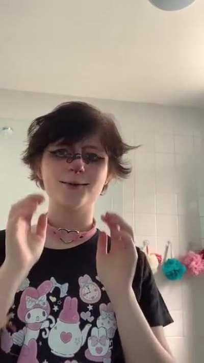 13 year old using toothself pronouns