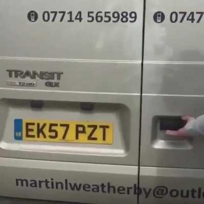 Почему-то я подумал про Майкла Джексона...