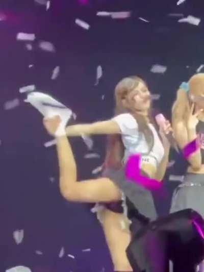 When lisa forgot that she's wearing a skirt and revealed her undies 💦