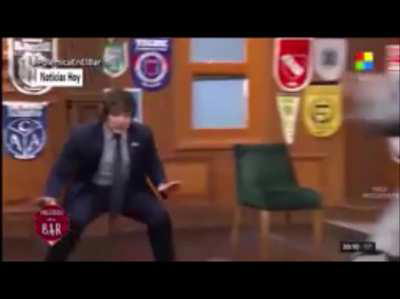 milei arquero con vangelis de fondo