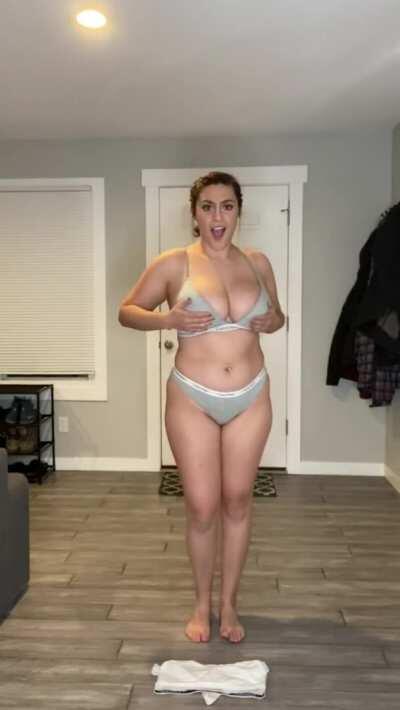 Bounce and change💦 (Her free album in comment )