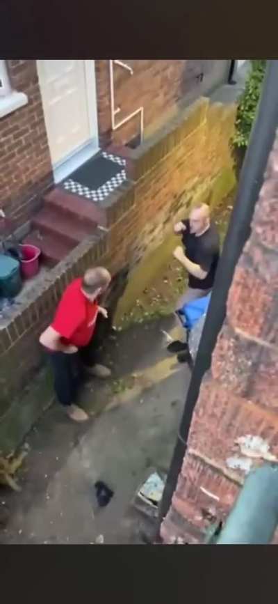 Aggressive resident, freaks out at neighbour for putting dog muck on his back gate. Neighbour responds by Karmatosing him. (UK)
