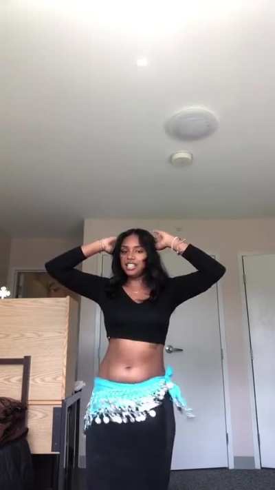 I can't stop watching her 😍😍