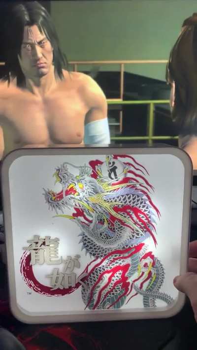 The desk light is so COOL