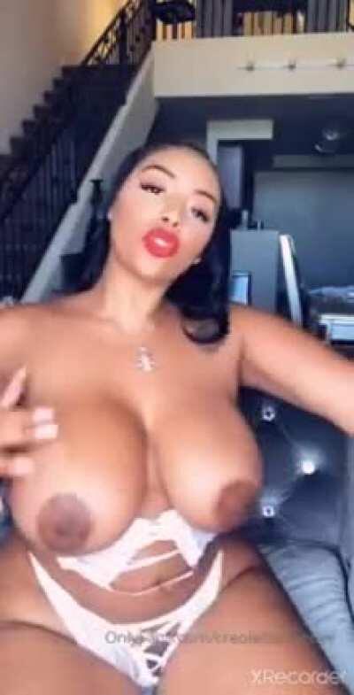 🍈Big and hot tits🥵 CONTENT IN COMMENTS🔽