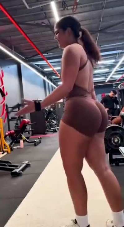Gym pawgs