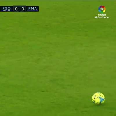 Vinicius Jr clever dribble (Real Madrid vs Real Sociedad)