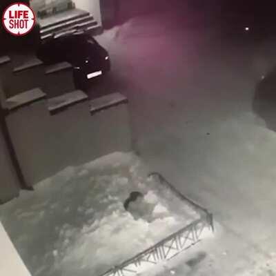 In the Siberian city of Tomsk. A little Russian girl falls from a window in a high rise building. Landing into a pile of snow and survives