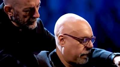 Billie Jean 🎶 🎶 con una guitarra y ocho manos. 