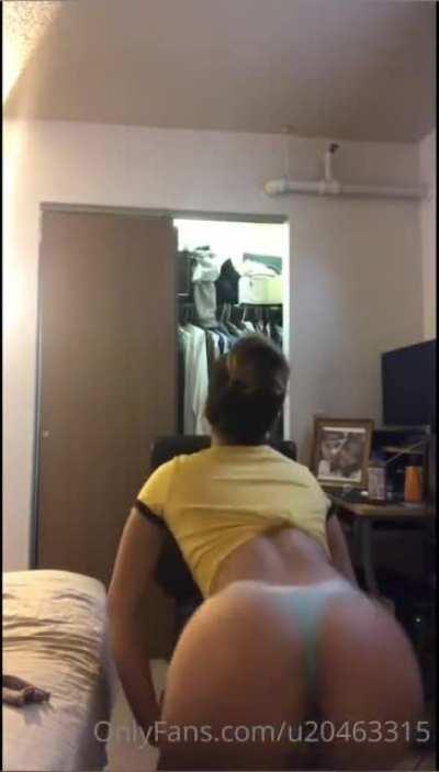 Caomi moviendo el culo. Buena calidad 🔥