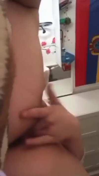 Que rica putita que le harian?