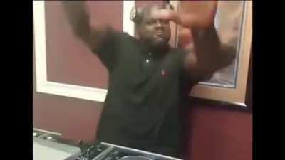 (Old video) shaq vibing to old homebase music