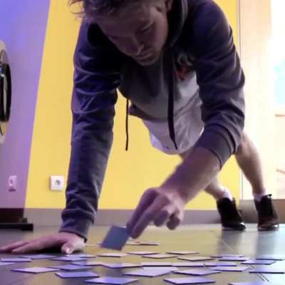 iki kişiyiz yanımda lewis var